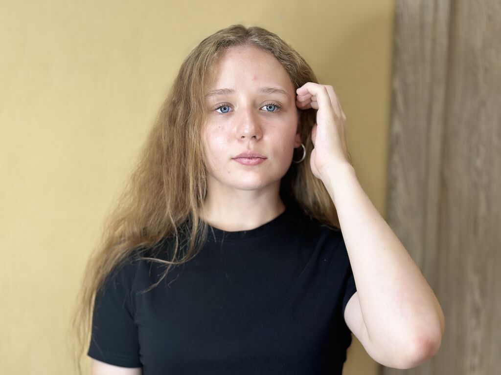 Ainsleyeastburn's profile - Image n°0