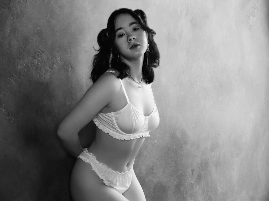 Aislyfollin's profile - Image n°1