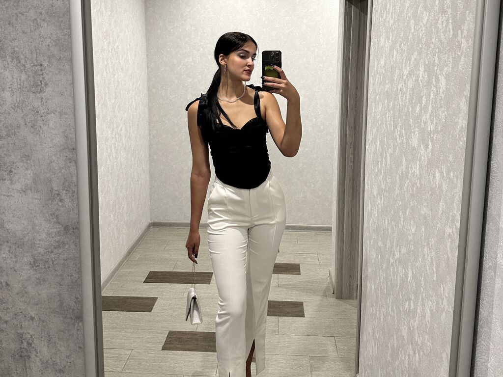 Alanahraes's profile - Image n°1