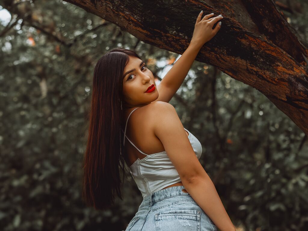 alanajenner's profile - Image n°2