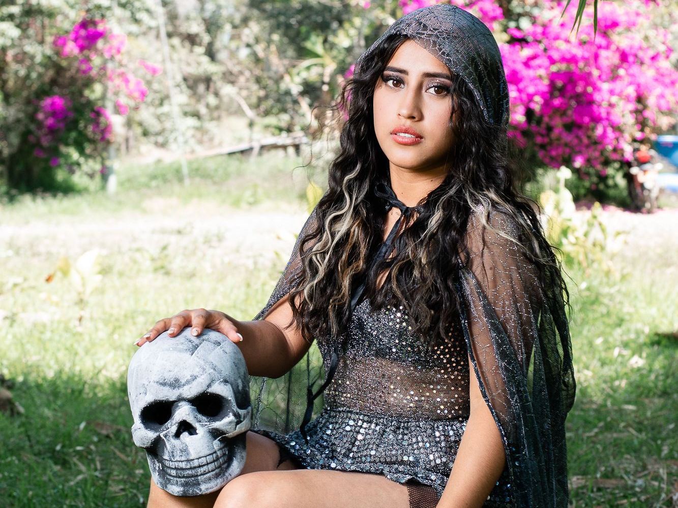 Alanamartinez's profile - Image n°1