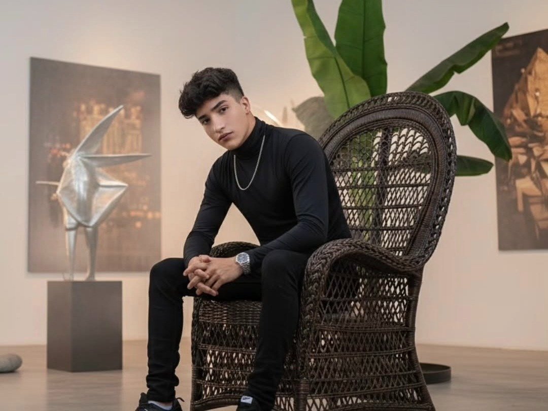 Alek_Azarov's profile - Image n°0