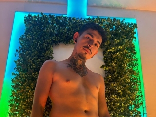 Webcam sex with Aleking18