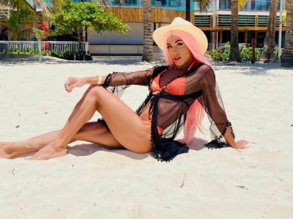 AlessandraFerrer's profile - Image n°7