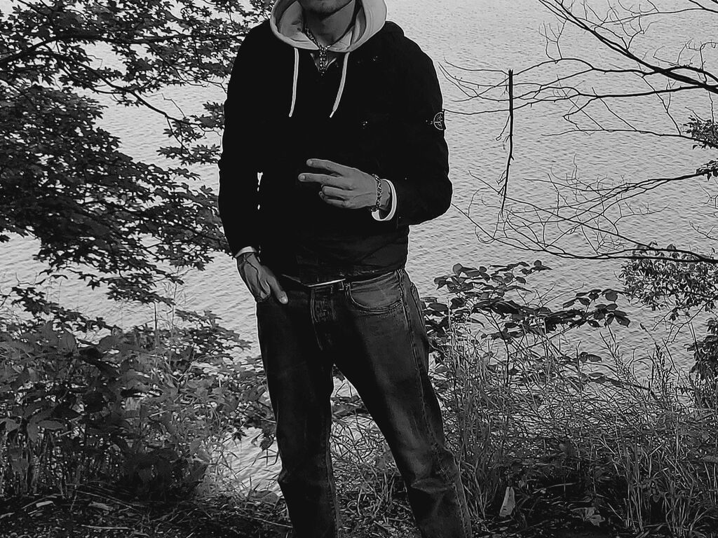 Alexanderguztaf's profile - Image n°1