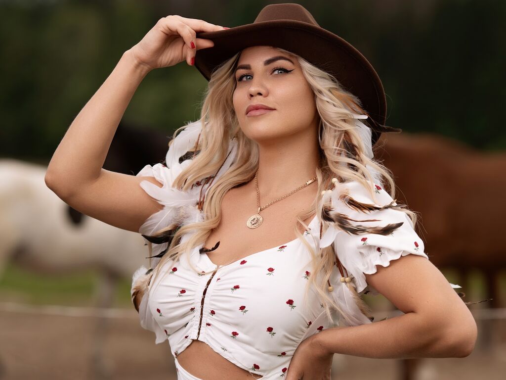 Alexandraalm's profile - Image n°1
