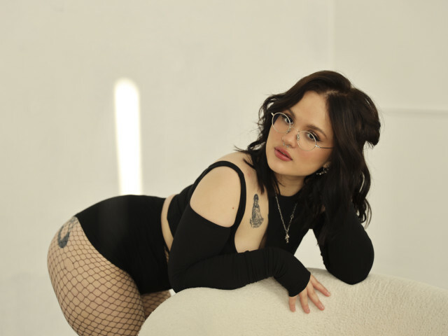 AliciaLewis's profile - Image n°2