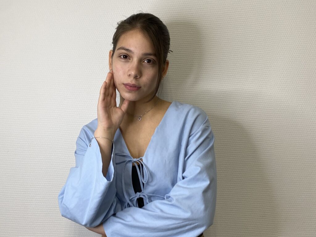 Alishiacowlin's profile - Image n°1