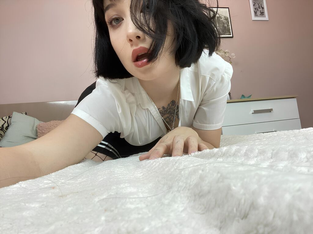 Alisonavery's profile - Image n°1