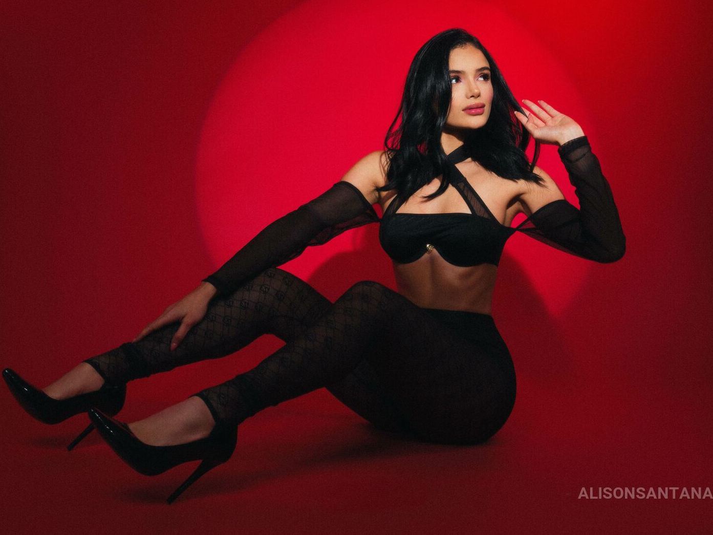 Alisonsantana's profile - Image n°0