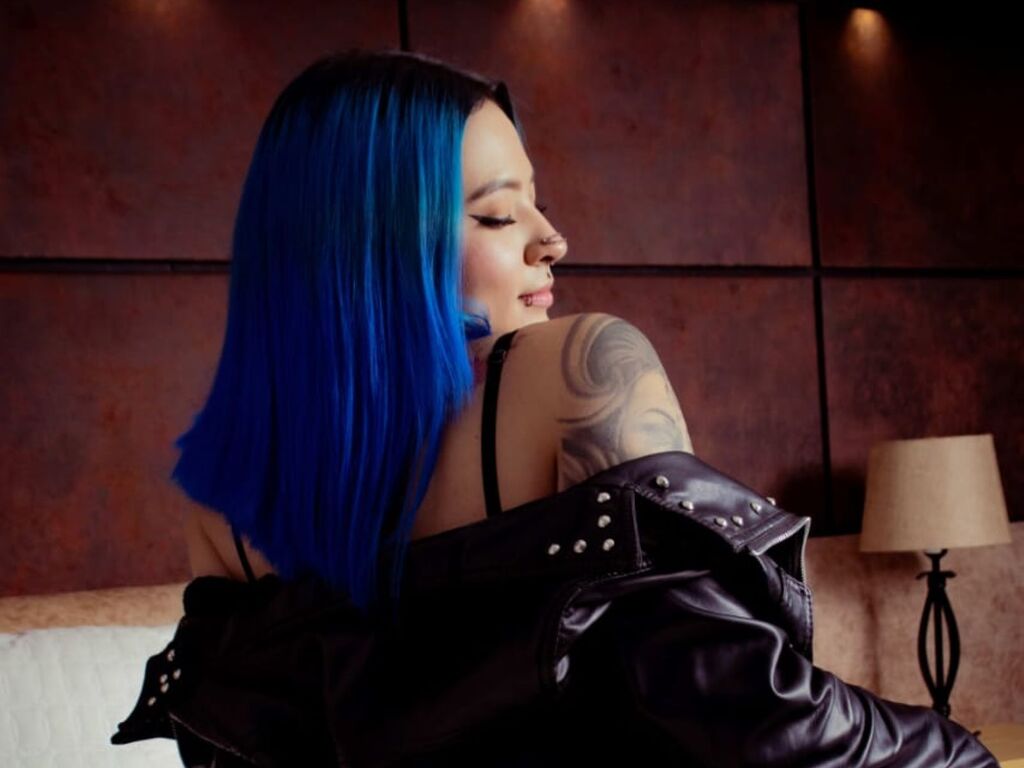 Alisscollins's profile - Image n°0
