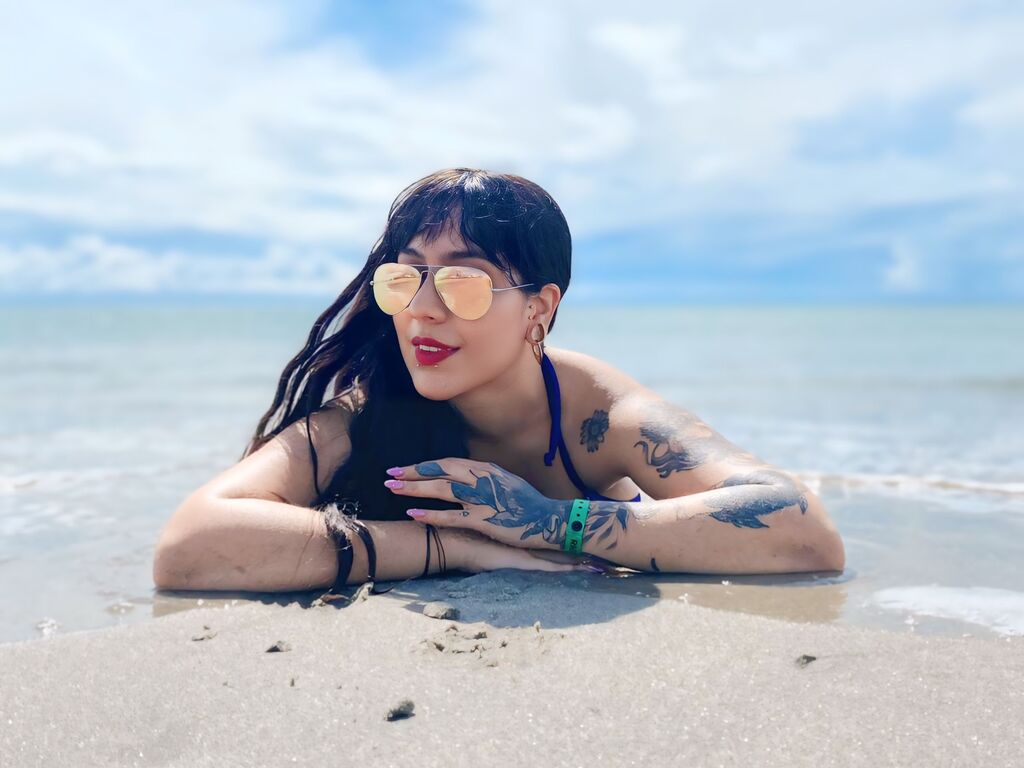 Allyblair's profile - Image n°1