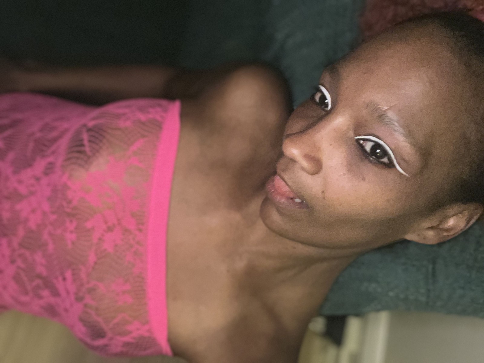 Almondgoddess69's profile - Image n°0