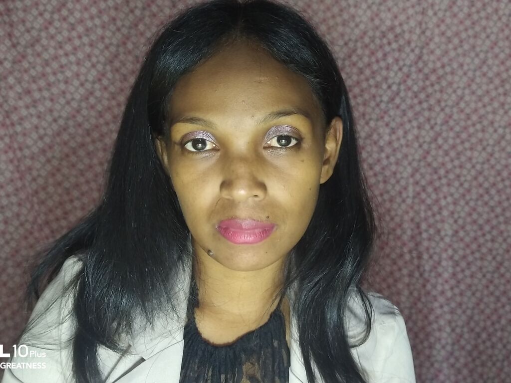 Alyceperera's profile - Image n°0