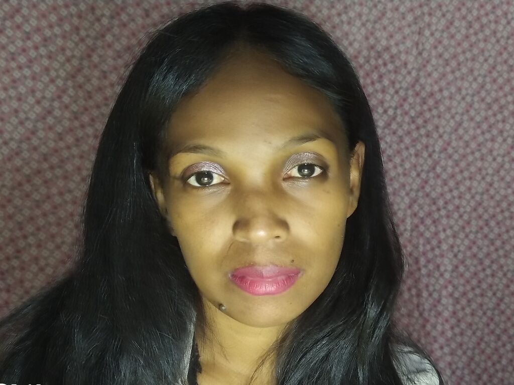 Alyceperera's profile - Image n°1