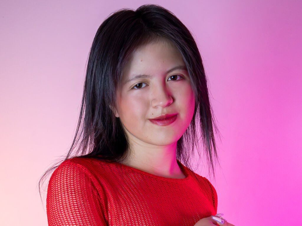 Alyssnova's profile - Image n°0