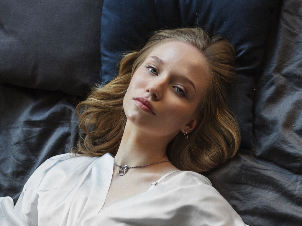 Ameliamiddeltone's profile - Image n°1