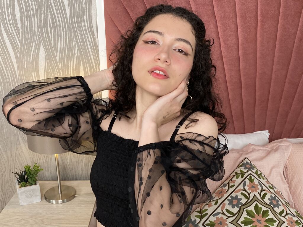 Ameliatoledo's profile - Image n°1