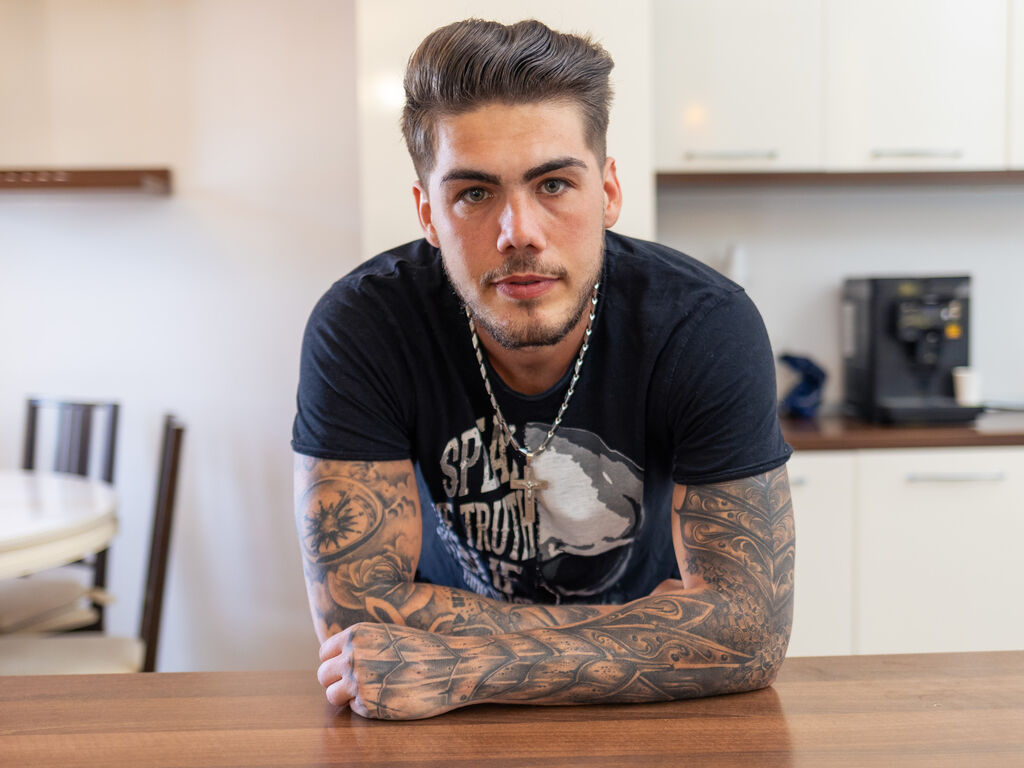 Andrewwaylon's profile - Image n°1