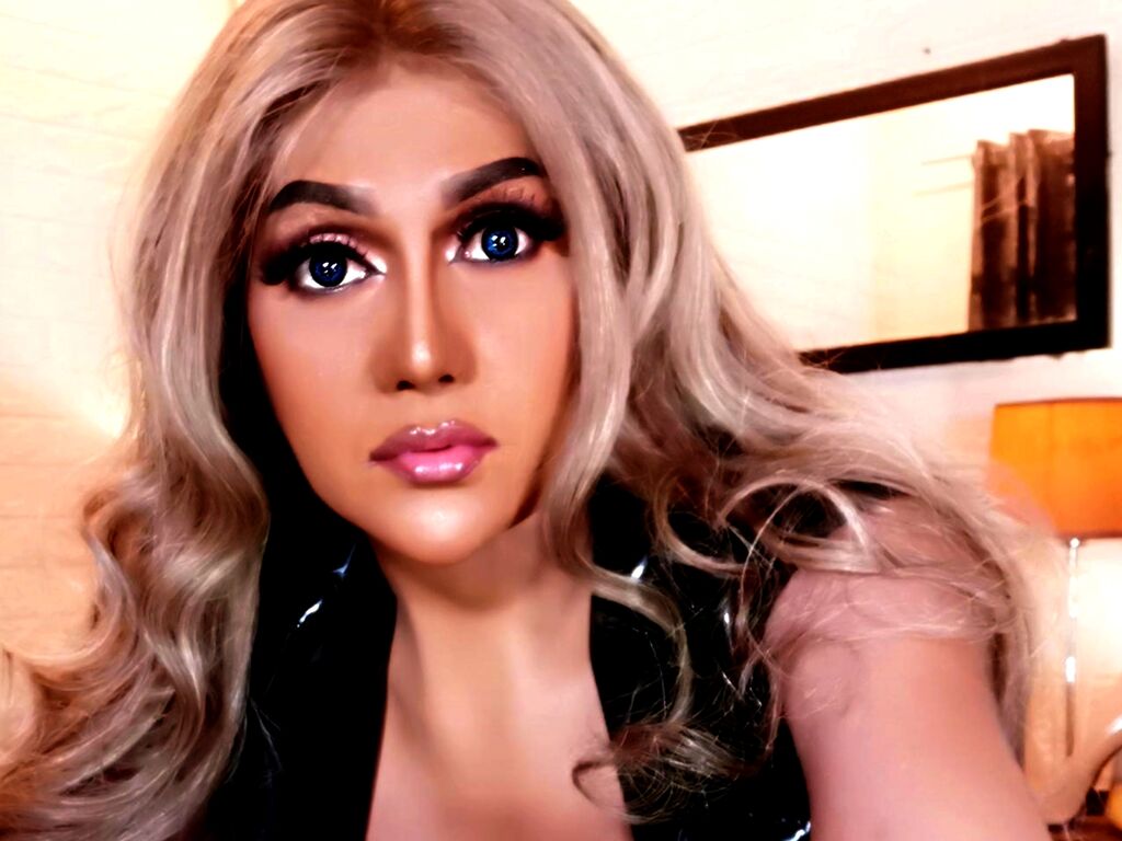 AngelikaRoberts's profile - Image n°2