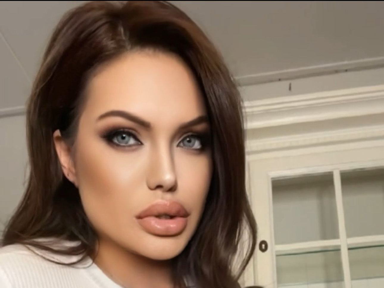 Profil de Angelinajolye - Photo n°0