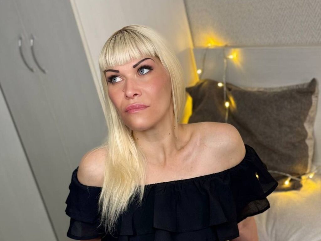 Angelinamoons's profile - Image n°1