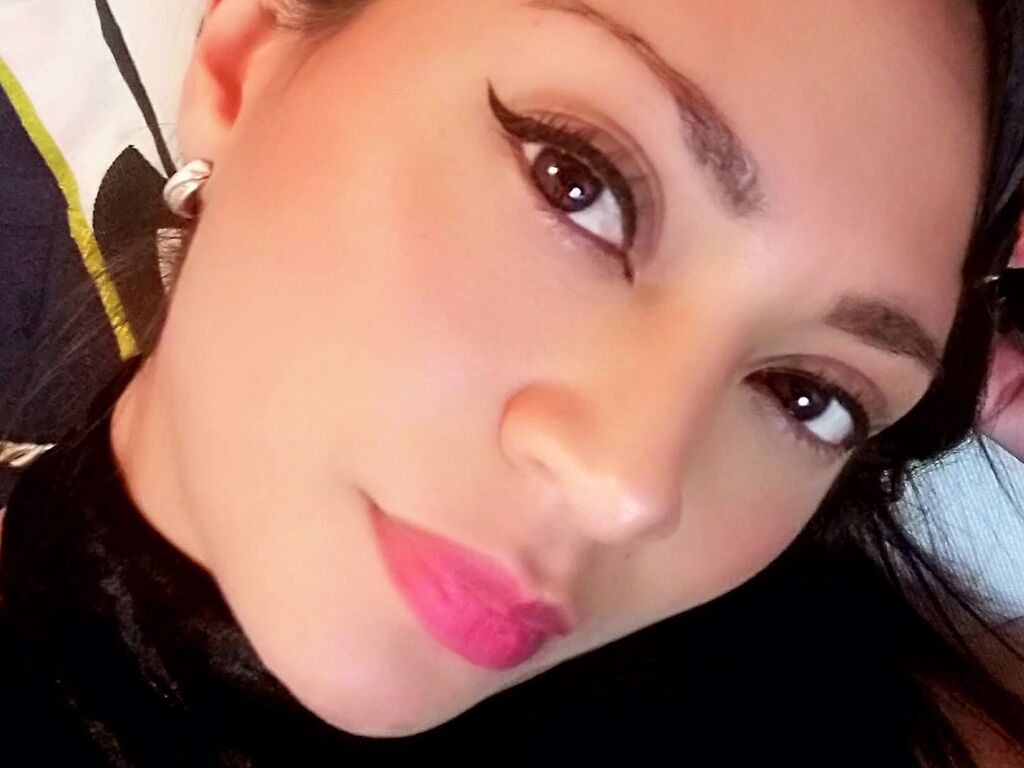 Angelineadams's profile - Image n°1