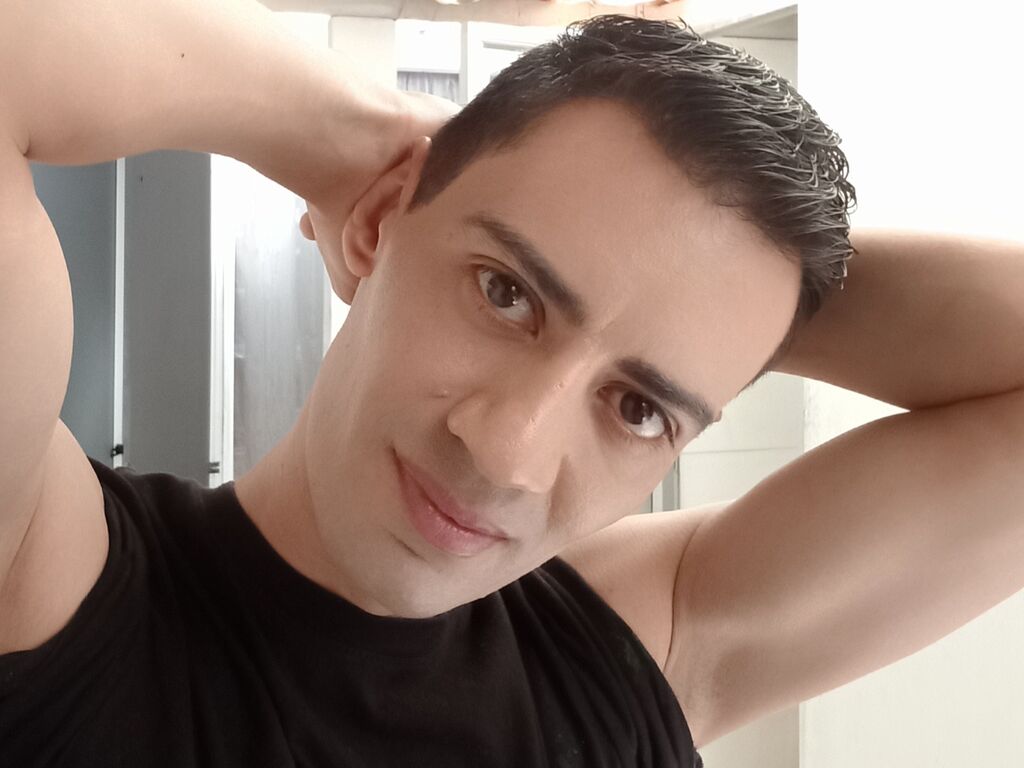 Angelitoguerra's profile - Image n°0