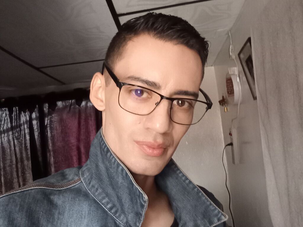 Angelitoguerra's profile - Image n°3