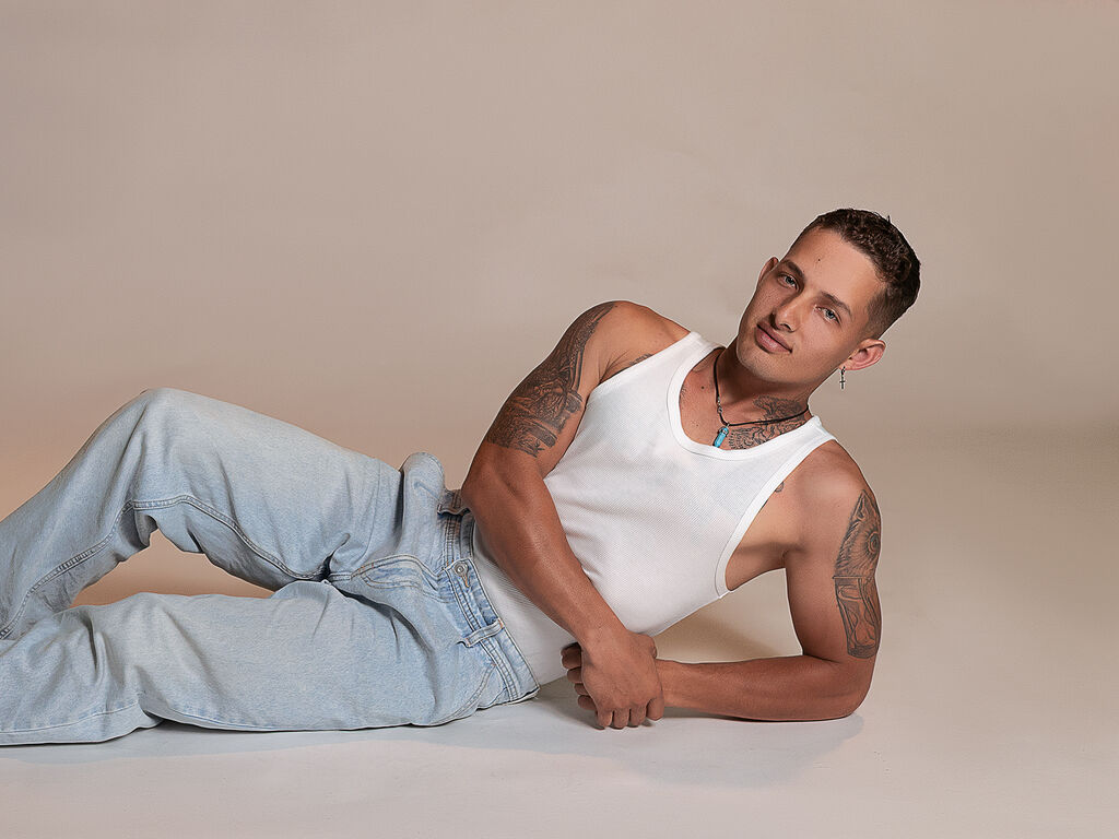 Angelriveras's profile - Image n°1