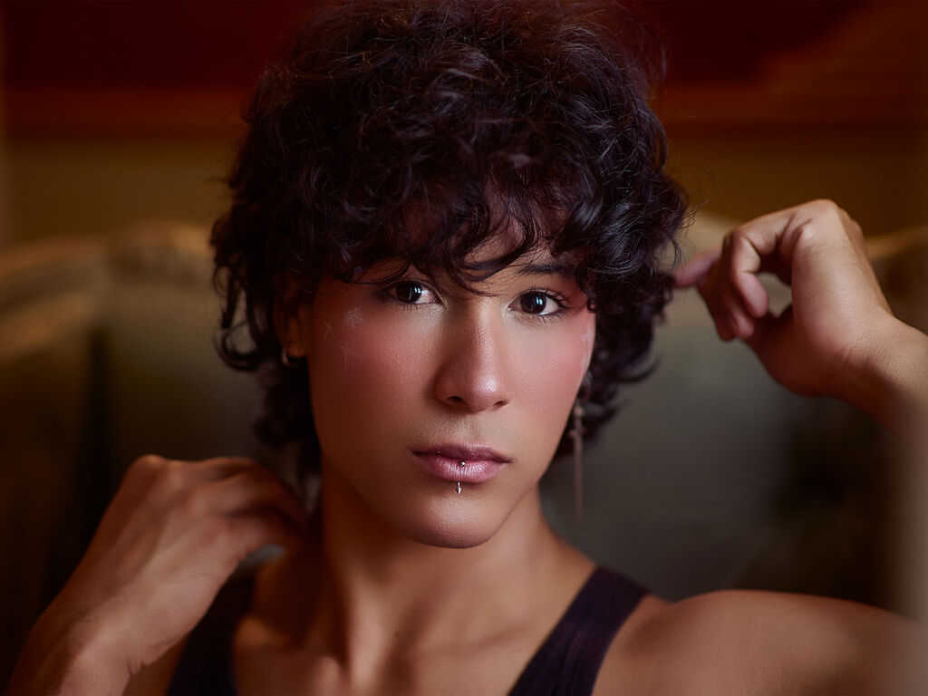 Angelston's profile - Image n°1