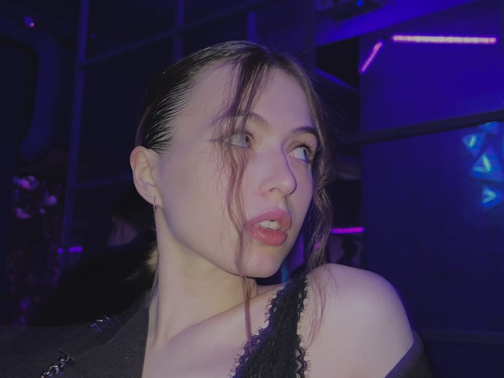 Anngee's profile - Image n°0