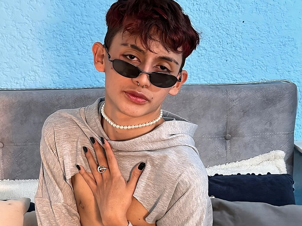 Anniethomass's profile - Image n°1