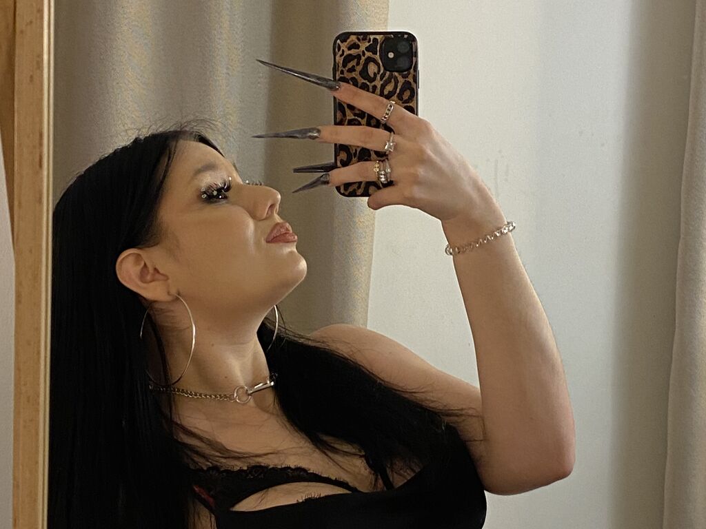 Annykis's profile - Image n°0