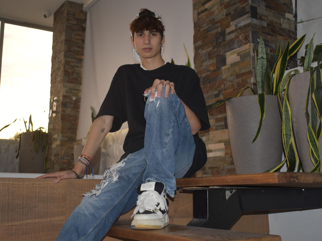 Anthonyhilton's profile - Image n°1