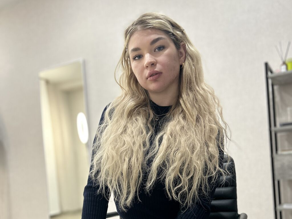 Aprilsmity's profile - Image n°0