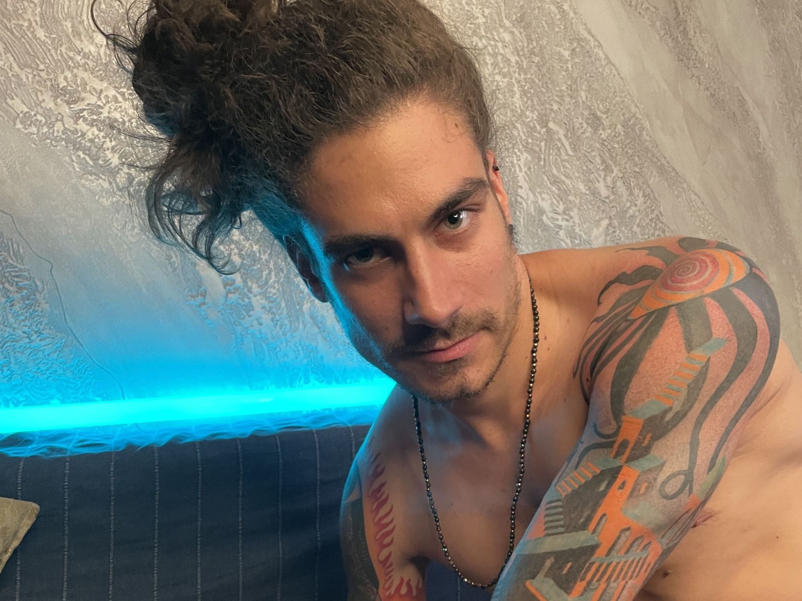 Armandoessence's profile - Image n°0
