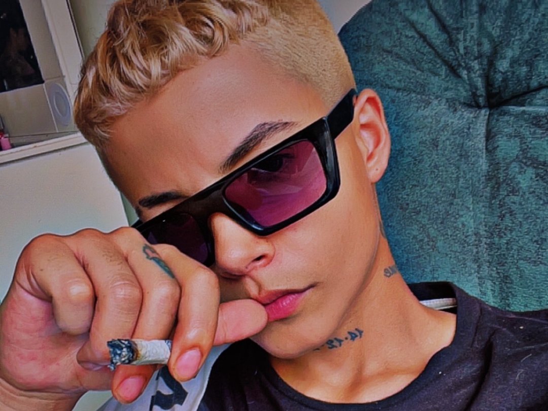 Aron739's profile - Image n°0