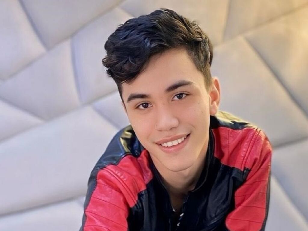Aroncooperr's profile - Image n°0
