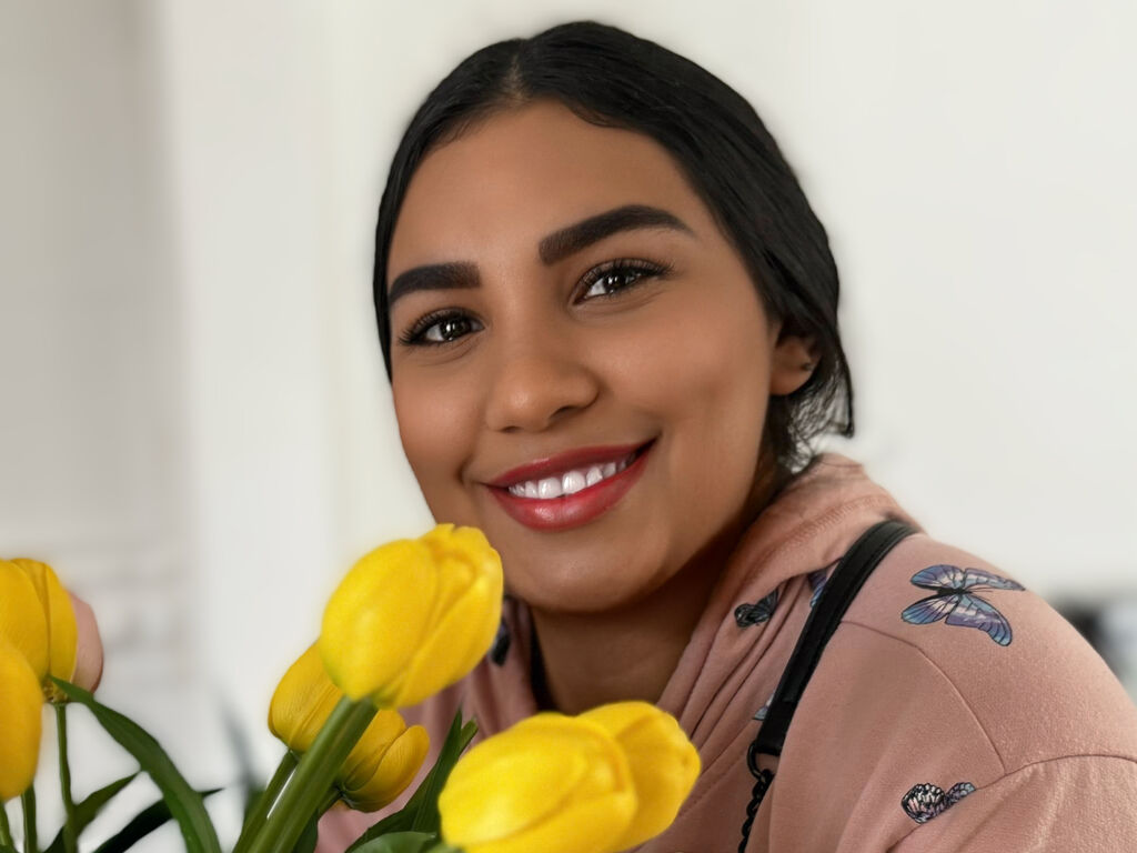 Azizaashraqat's profile - Image n°0
