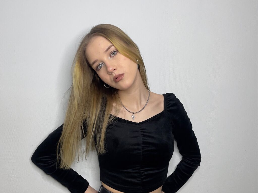 Beckyheaston's profile - Image n°0