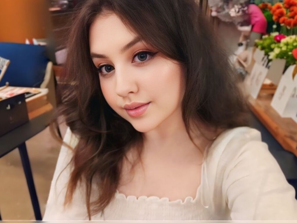Bellaheathcote's profile - Image n°0