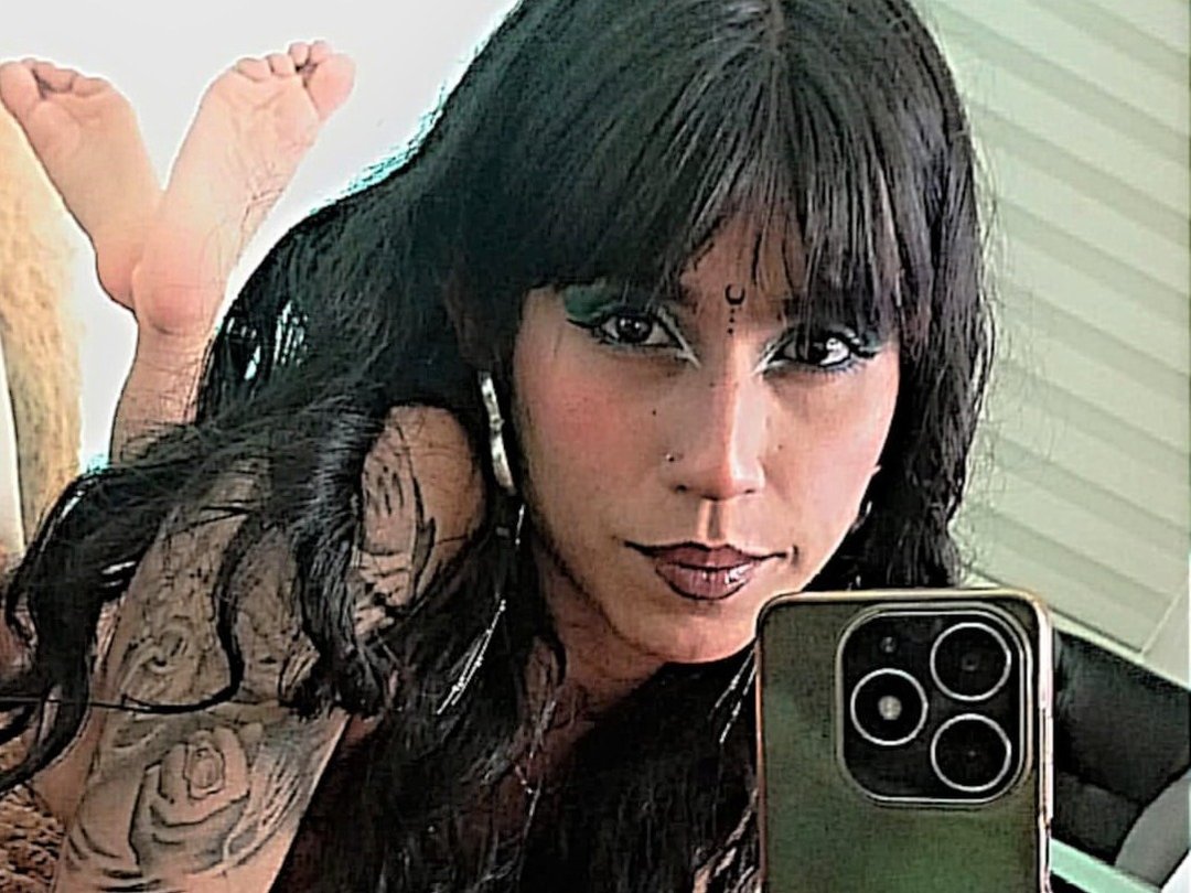 Perfil con Bellapoisonous - Imagen  n°0