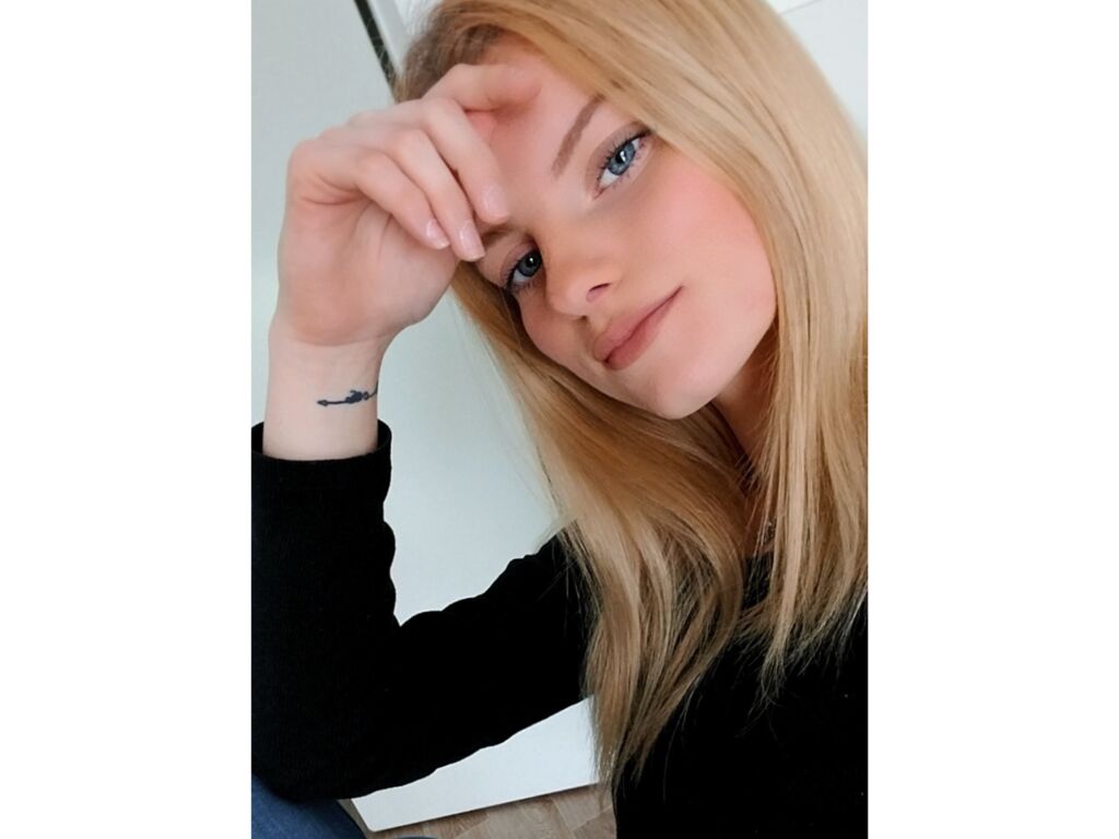 Bellatoyy's profile - Image n°1
