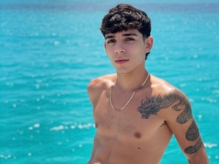 Sexo por webcam con Biglatin777