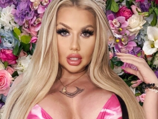Blondedolltia's Sexcam