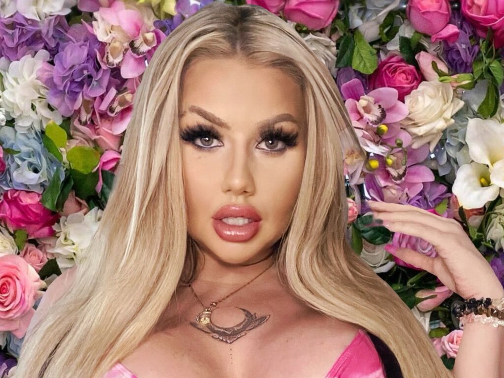 Blondedolltia's profile - Image n°1