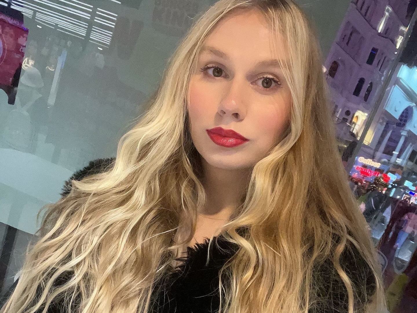 Bombblondie's profile - Image n°1