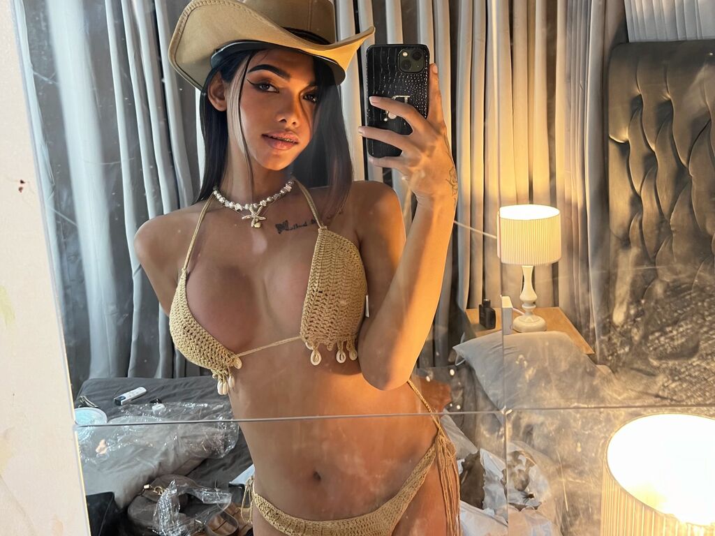 Briabalenciaga's profile - Image n°8