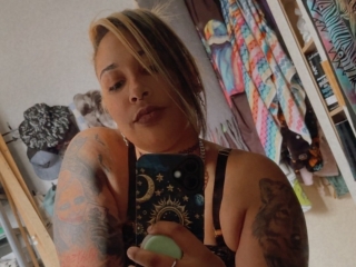 Webcam sex con Bustybell1302